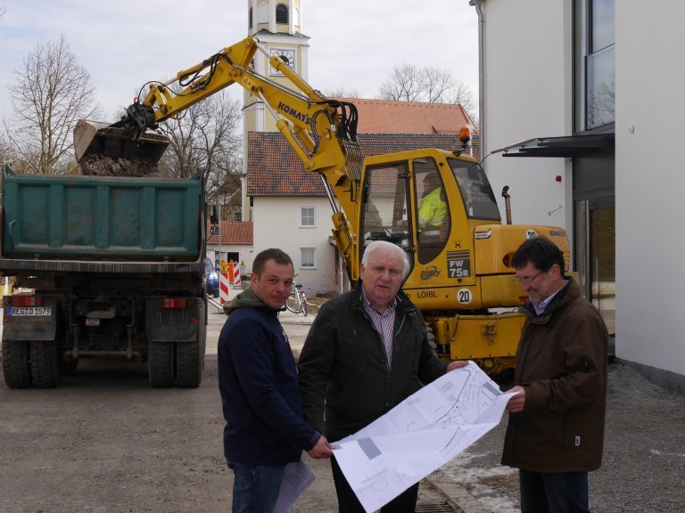 Bauarbeiten für die Neugestaltung der Geltolfinger Mitte