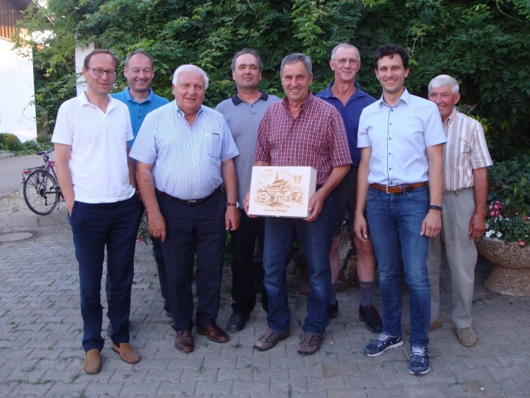 Gruppenfoto bei der Ehrung von Alfons Gritsch sen. als langjährigen Jagdvorsteher