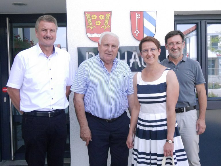 Gruppenfoto beim ersten Gespräch mit der neuen Schulleiterin