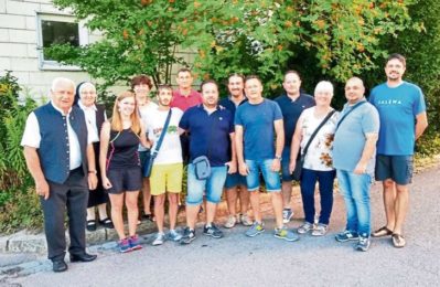 Gruppenfoto mit den Besuchern aus Montefino