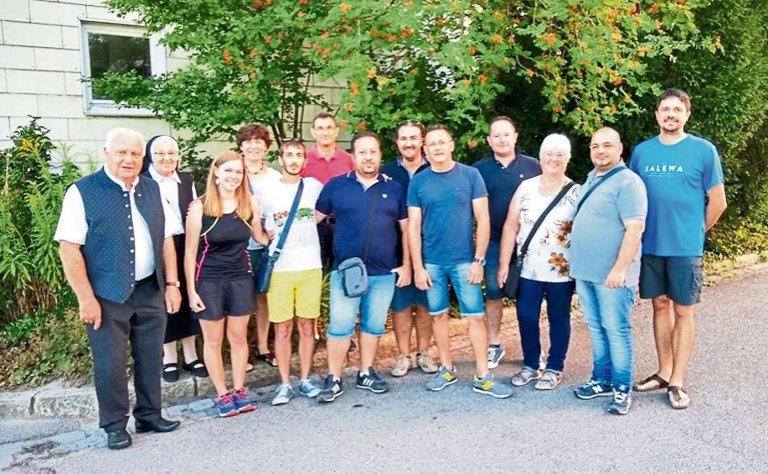 Gruppenfoto mit den Besuchern aus Montefino