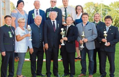 Gruppenfoto beim ersten ILE-Gäuboden-Pokal Vergleichsschießen