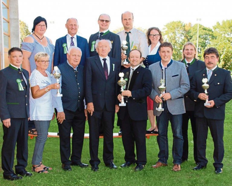 Gruppenfoto beim ersten ILE-Gäuboden-Pokal Vergleichsschießen