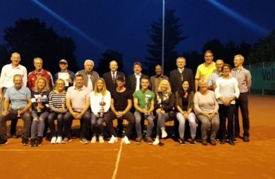 Gruppenfoto beim ersten ILE-Gäuboden Mixed-Tennis-Turnier