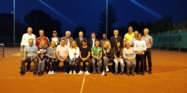 Gruppenfoto beim ersten ILE-Gäuboden Mixed-Tennis-Turnier