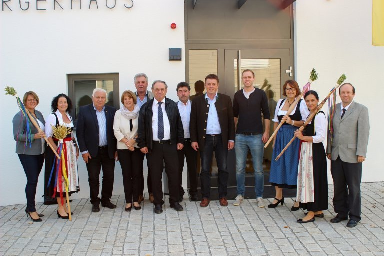 Gruppenfoto bei der Einladung der Bürgermeisters zur Faschingshochzeit