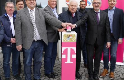 elekom-Vertreter Ingo Beckmann mit Günter Stephan (Geschäftsstellenleiter), Wilhelm Köckeis, Klaus-Johannes Hartlef, Manfred Krä (Erster Bürgermeister), Andreas Dorfner (Ordnungsamt), Markus Münch, Markus Lallinger