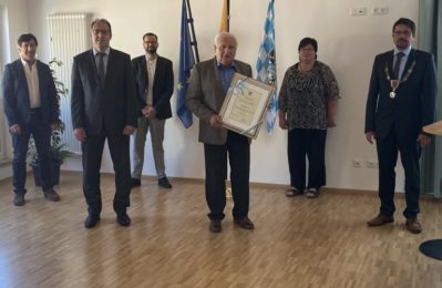 Gruppenfoto bei der offiziellen Ernennung zum Altbürgermeister