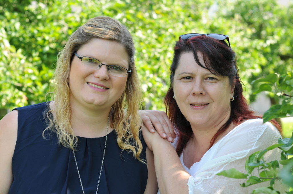 Sandra Limbrunner (Einrichtungsleitung) und Carmen Bernhard (stellvertretende Leitung)